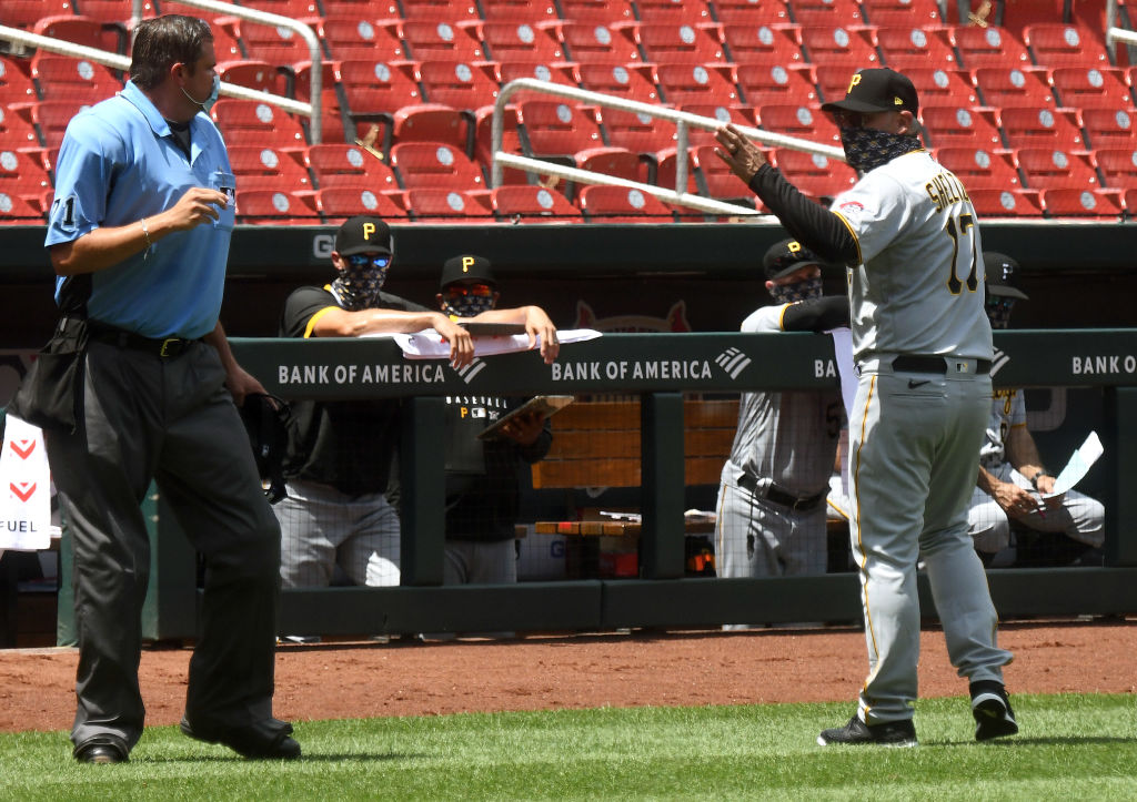 Pirates' Derek Shelton has MLB's first socially distanced umpire