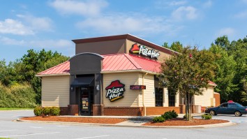Pizza Hut, One Of America’s Last Great Institutions, Is Closing Down Nearly 300 Stores After Massive Franchisee Goes Bankrupt