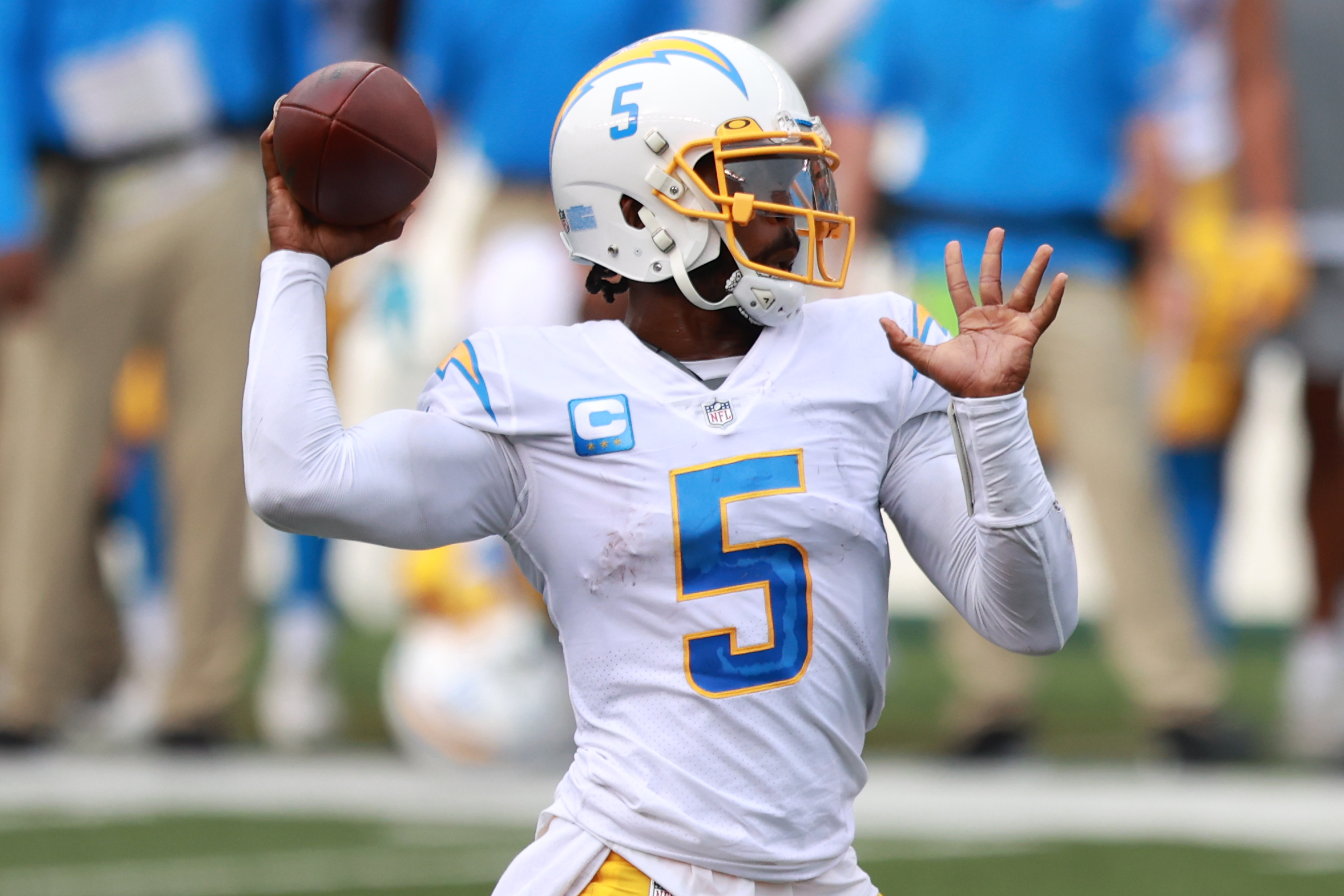 Tyrod Taylor injury: Chargers team doctor accidentally punctured QB's lung  with pregame injection (report) 