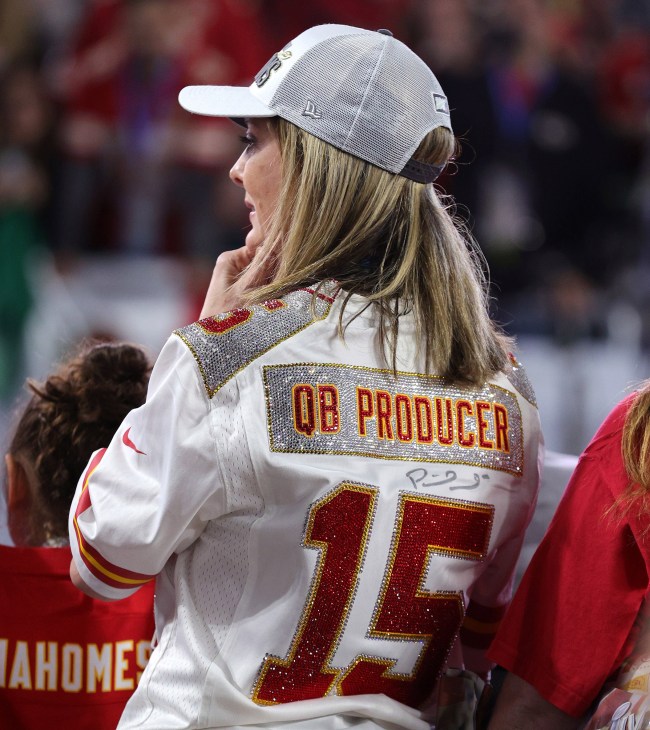 Patrick Mahomes Mom Calls Out Espn Announcer As Her Son Sets Yet Another Passing Record Brobible