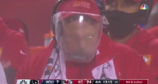 Chiefs' Andy Reid Having Issues With His Foggy Face Shield In The Rain  Turns Into A Hilarious Meme – BroBible