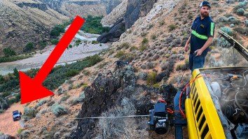 Watch This Guy Rescue A Jeep Wrangler That Got Stuck While Off-Roading In Utah