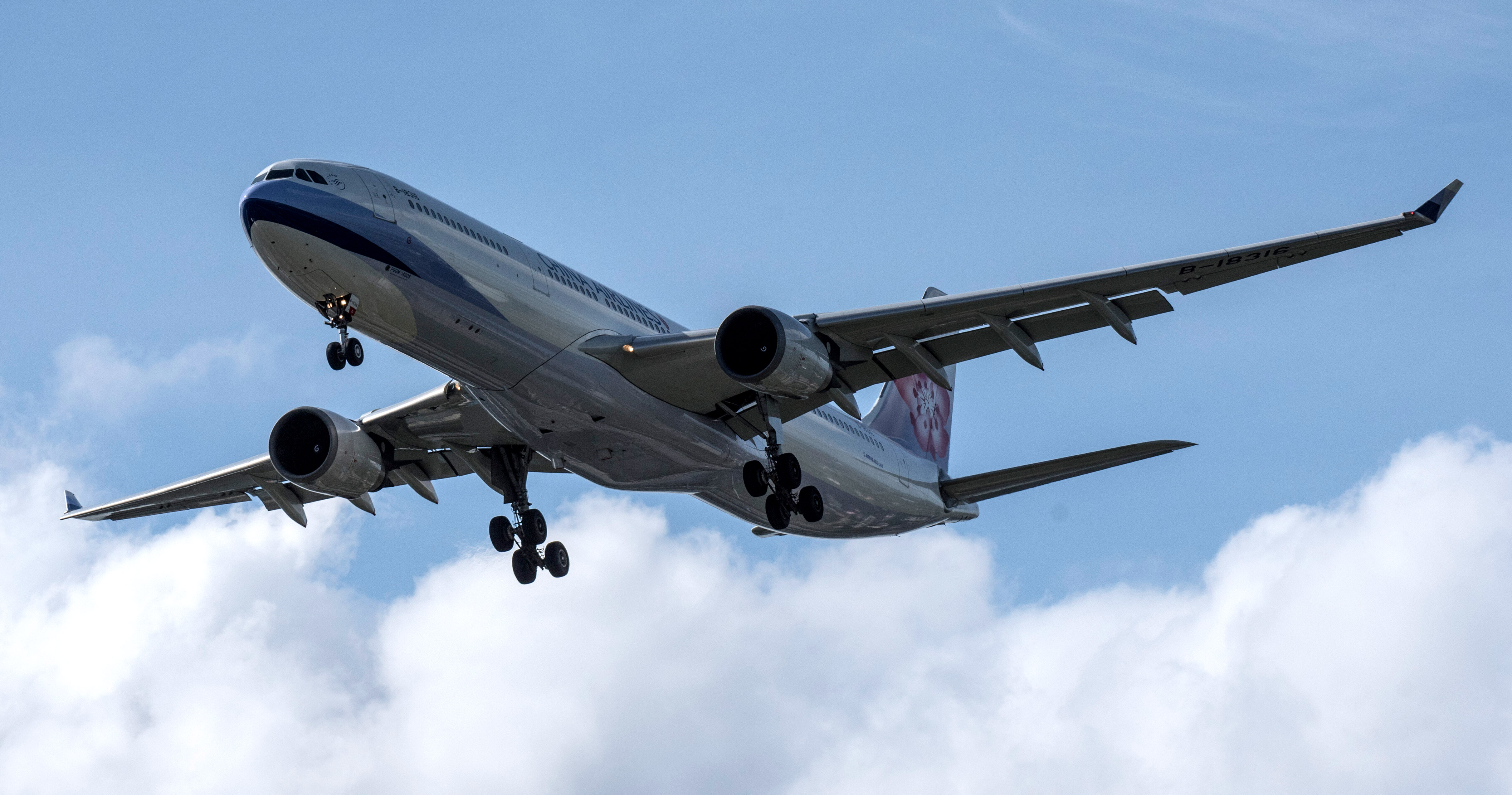 Watching two men flying jetpacks alongside an Airbus A380 is the most  awesome thing you'll see today