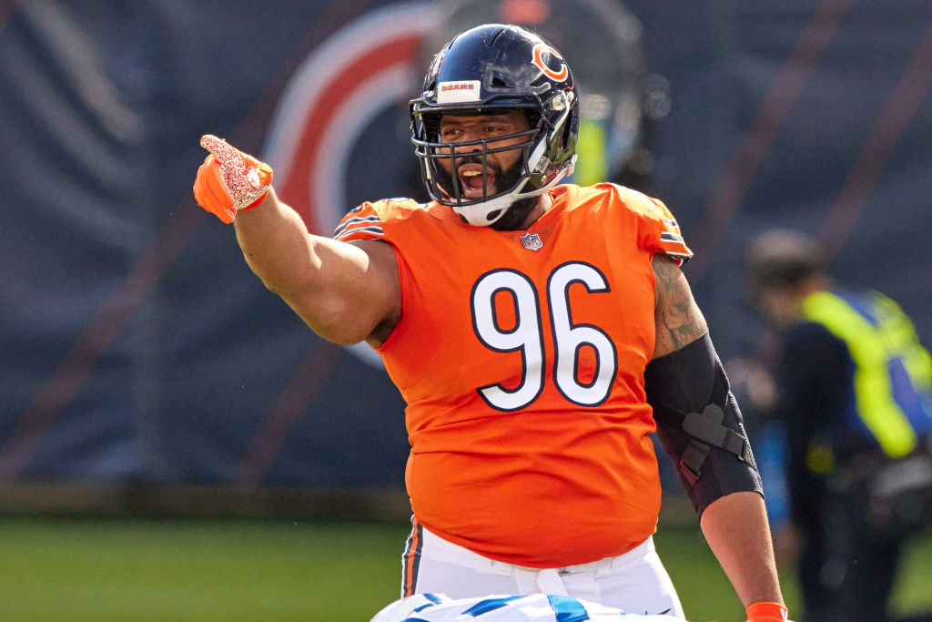 Yes, Chicago Bears DE Akiem Hicks Really Did Brag About Drinking 40 Beers  In College - Here's The Full Story - BroBible