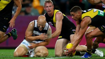 AFL Player Breaks His Shoulder In Opening Minutes Of AFL Grand Final On A Brutal Hit And Still Went Back Into The Match