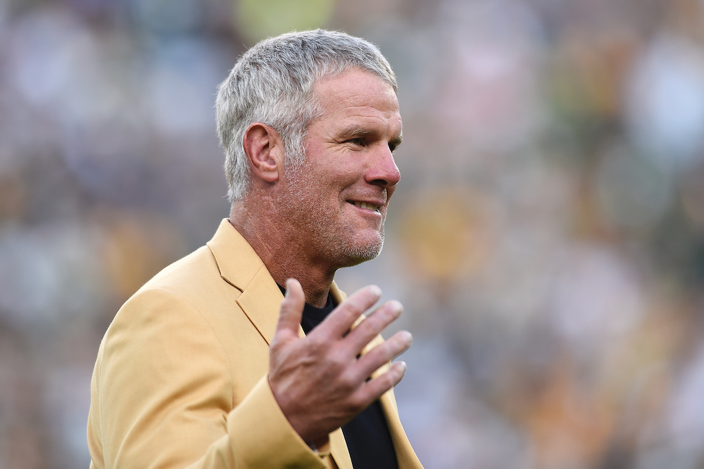 Brett Favre criticizes kneeling athletes, politics in sports