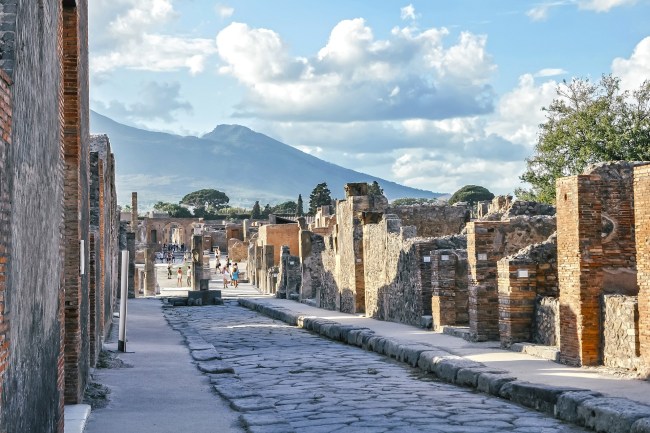 tourist returns cursed pompeii artifacts