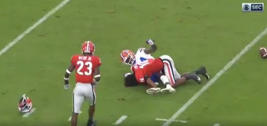 Gators' Kyle Pitts shaken up by Georgia's Lewis Cine in targeting hit