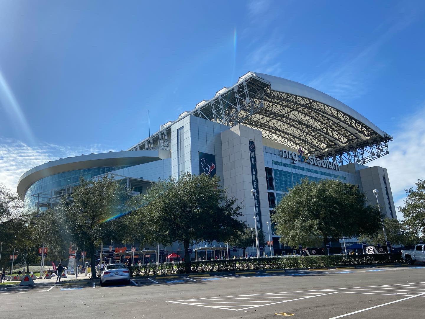 NRG Stadium roof open for Texans-Patriots