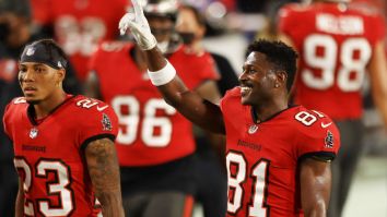 Antonio Brown’s Playing Time Was Down Against Vikings And It Could Have Something To Do With His Contract Incentives