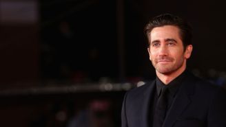 Jake Gyllenhaal Joins Ashton Kutcher, Apparently Doesn’t Think Bathing Is All That Important