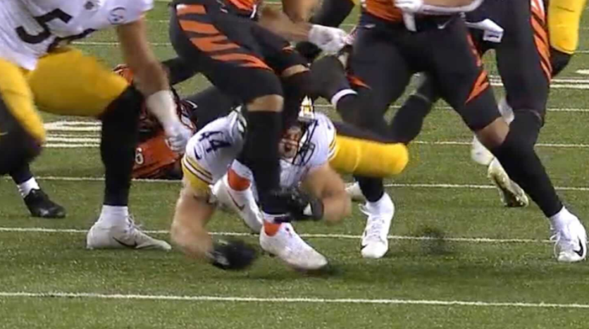 Pittsburgh Steelers FB Derek Watt Helped Off The Field After Scary  Collision - CBS Pittsburgh