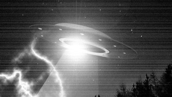 Expert: Ring-Shaped UFO Filmed Over Highway In Irvine, California Is ‘Rare Event’