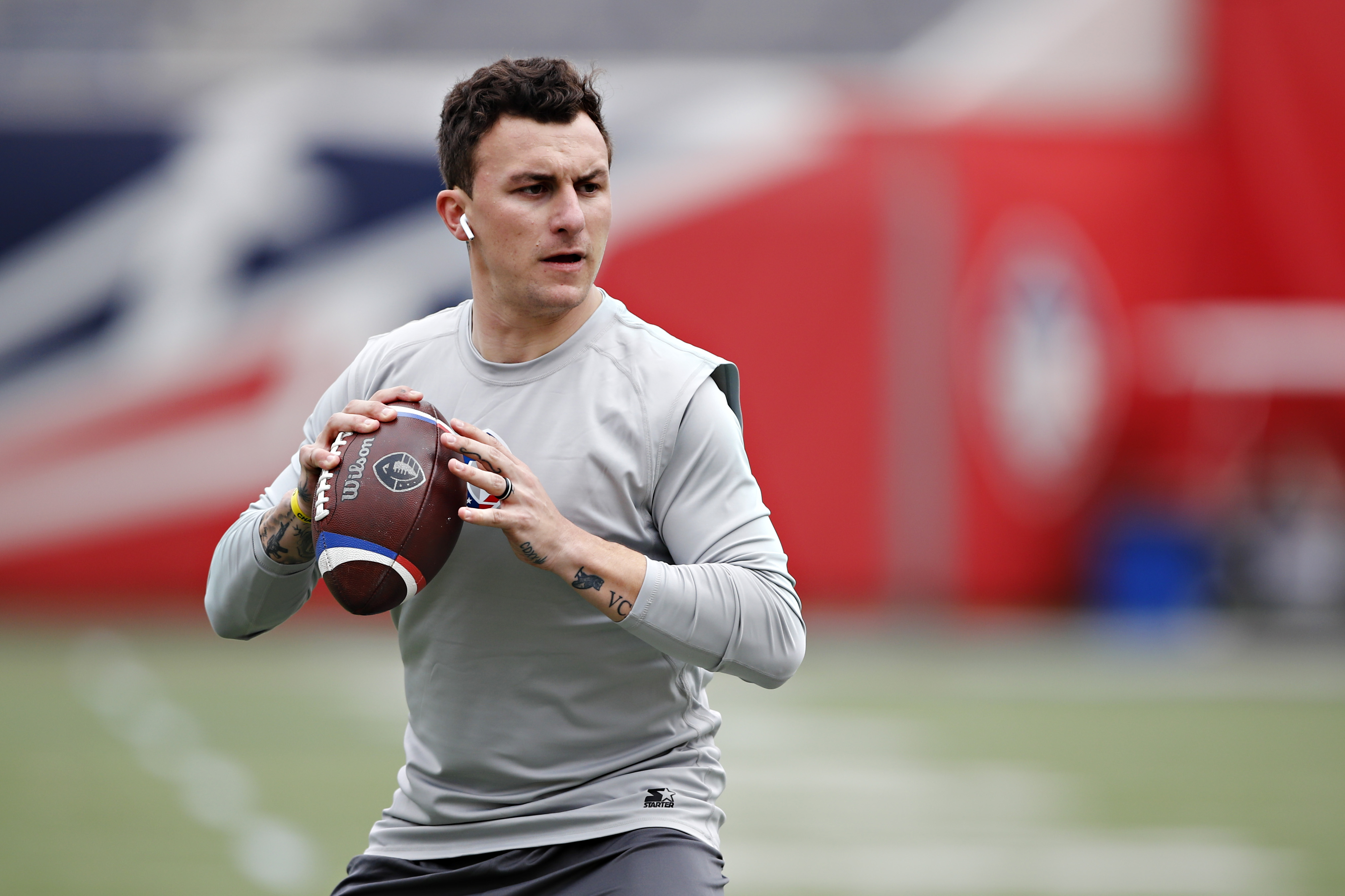 Johnny Manziel Is Reportedly In Serious Talks To Make Pro Football ...