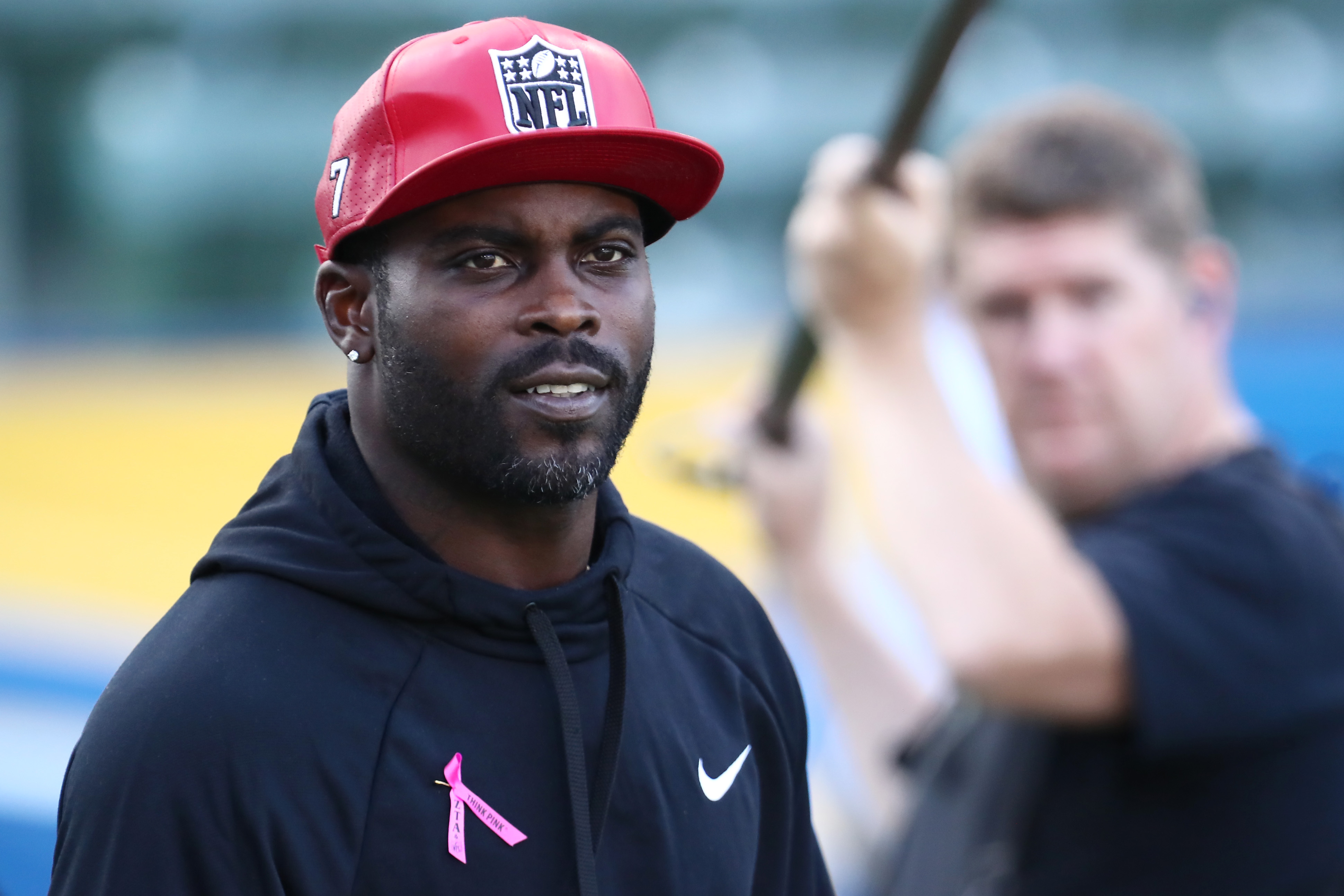 Over 440,000 people sign petition to keep Mike Vick from being