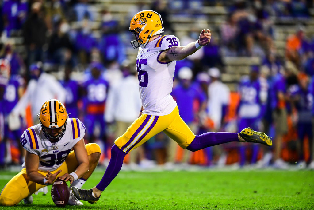 LSU's Kicker Cade York Gator-Chomped Florida Fans In The Swamp After ...