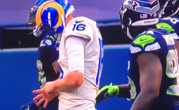 Did Jared Goff Just Pop This Thumb Back Into Place In The Middle Of The  Game? – BroBible