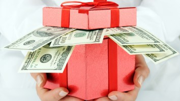 Why Is Giving Your Wife Cash For Christmas A Bad Gift?