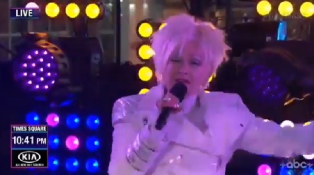 Cyndi Laupers Absolutely Bizarre Nye Performance During New Years Rockin Eve Confuses Viewers 8218