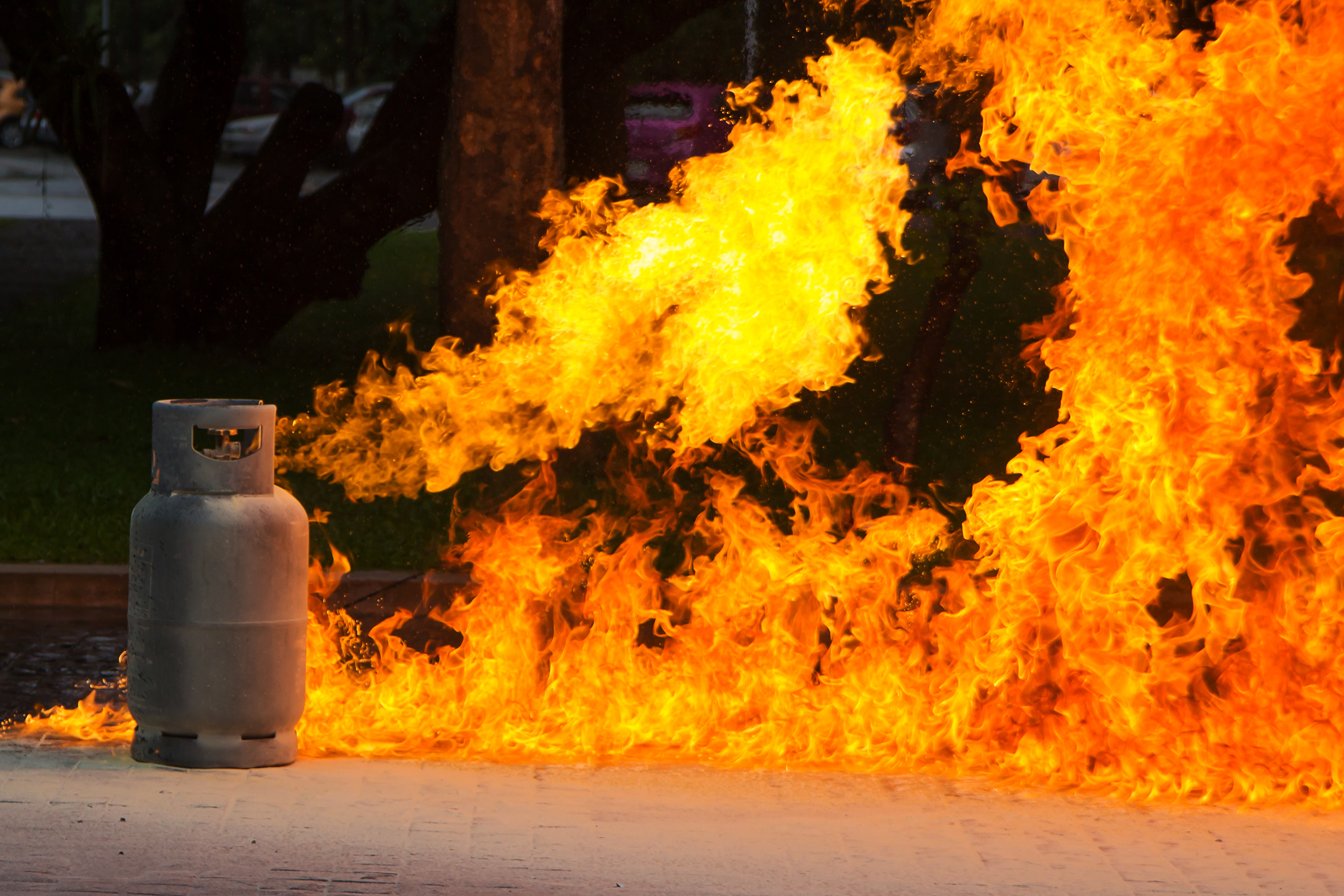 Hundreds Of Propane Tanks Exploded In Queens And It Looked Like A War Zone  - Brobible