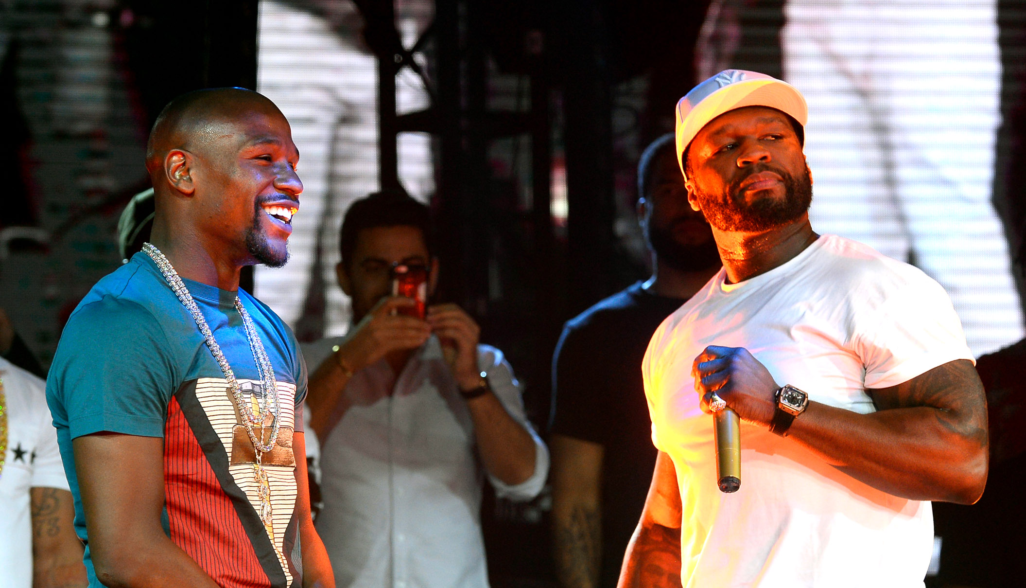 50 Cent Hilariously Clowns Floyd Mayweather For Allegedly Getting A ...