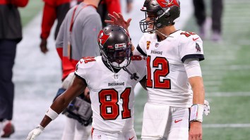 Tom Brady Threw Several Shovel Passes To Antonio Brown At End Of Game So That Brown Could Cash In On $250k Bonus