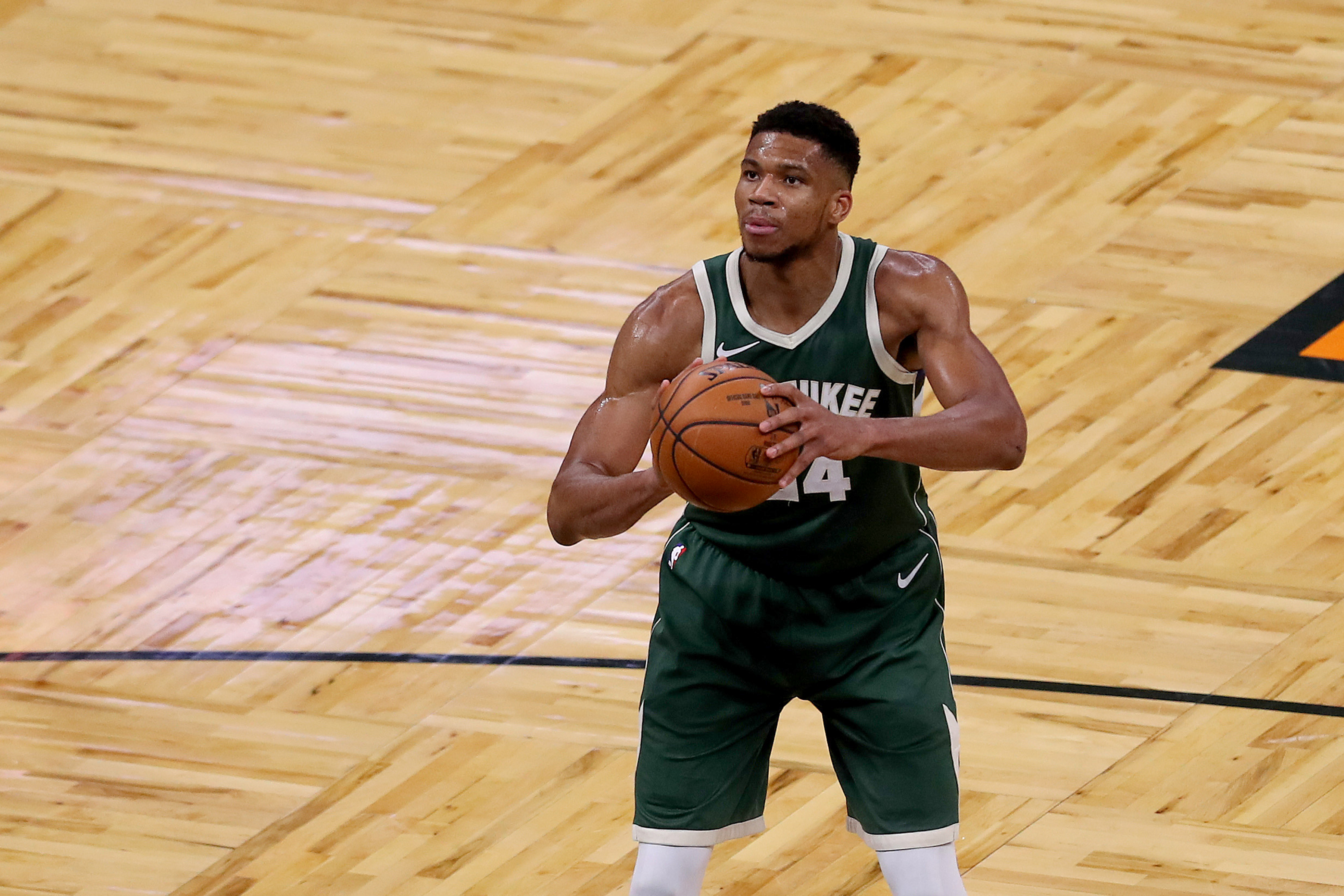 Giannis Antetokounmpo Bizarrely Made His Girlfriend Run While Carrying Their Son If He Missed Free Throws In Practice Brobible