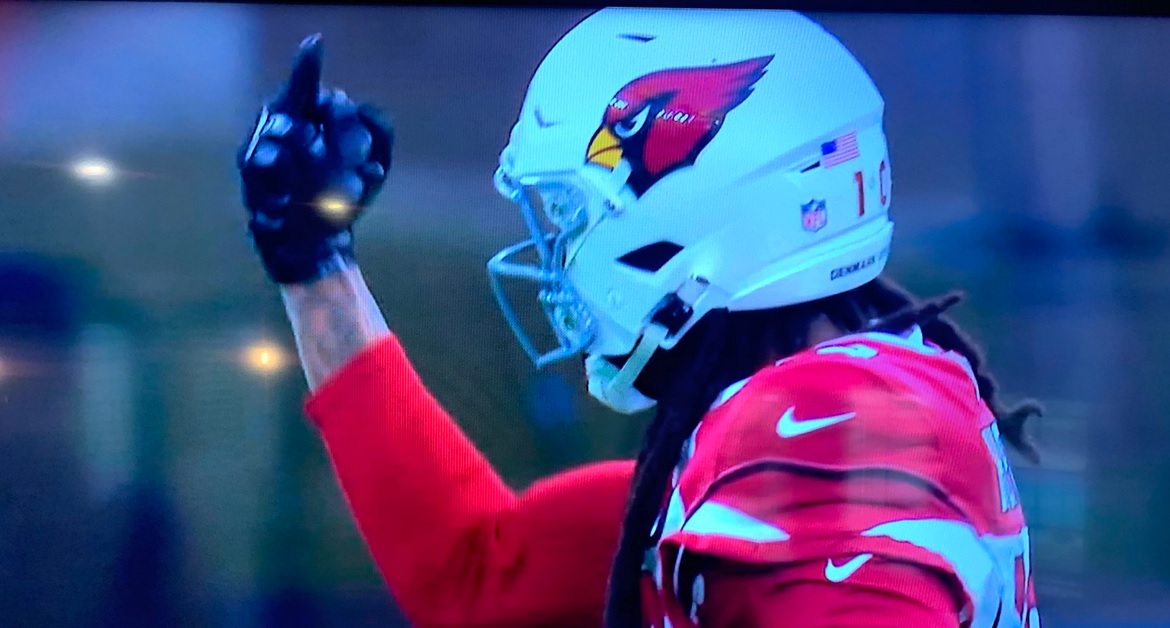 Cardinals' DeAndre Hopkins flips official the bird after being called for  interference