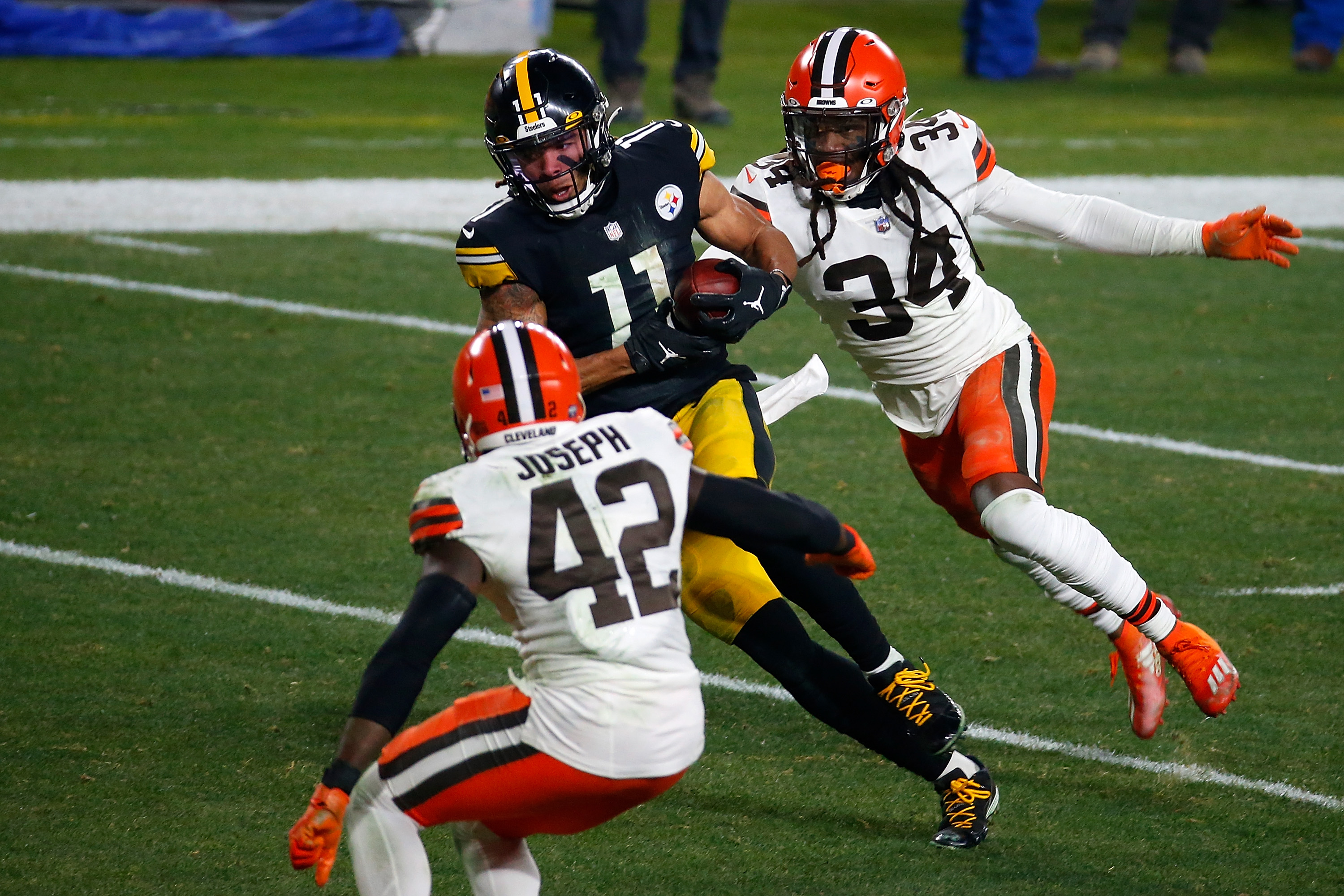 Tough Guy Chase Claypool's Still Trying To Talk Trash To Browns After His  Steelers Got Beatdown On National TV - BroBible