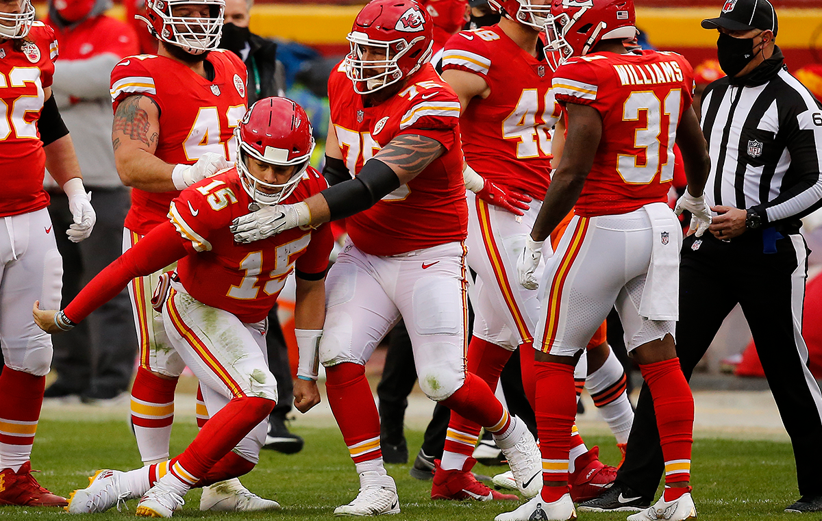 Chiefs' Travis Kelce reveals reason for wiping spit on Patrick