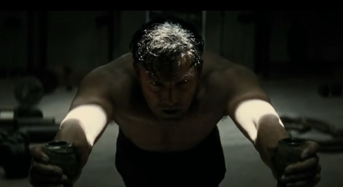 Bodybuilders Try 'Batman v. Superman' Workout And Can't Finish Last  Exercise - BroBible