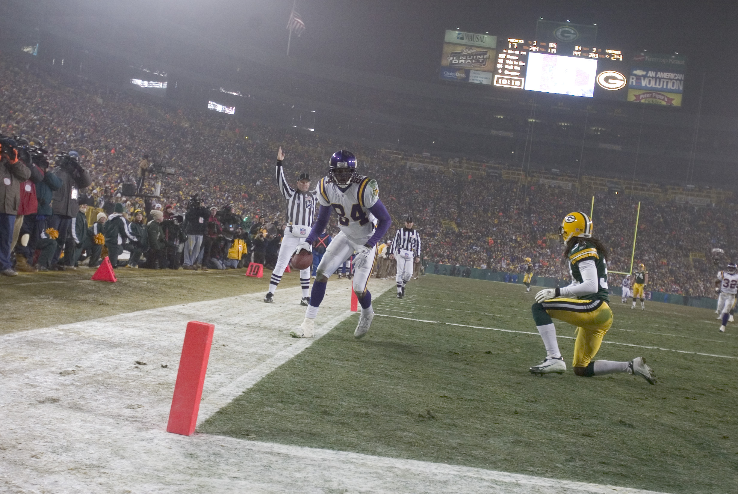 Vikings now faced with having to win first road playoff game since Randy  Moss's fake mooning game in 2004 - Grand Forks Herald