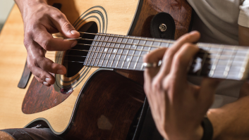 Learn Guitar Online With This $30 Guitar Lesson Bundle