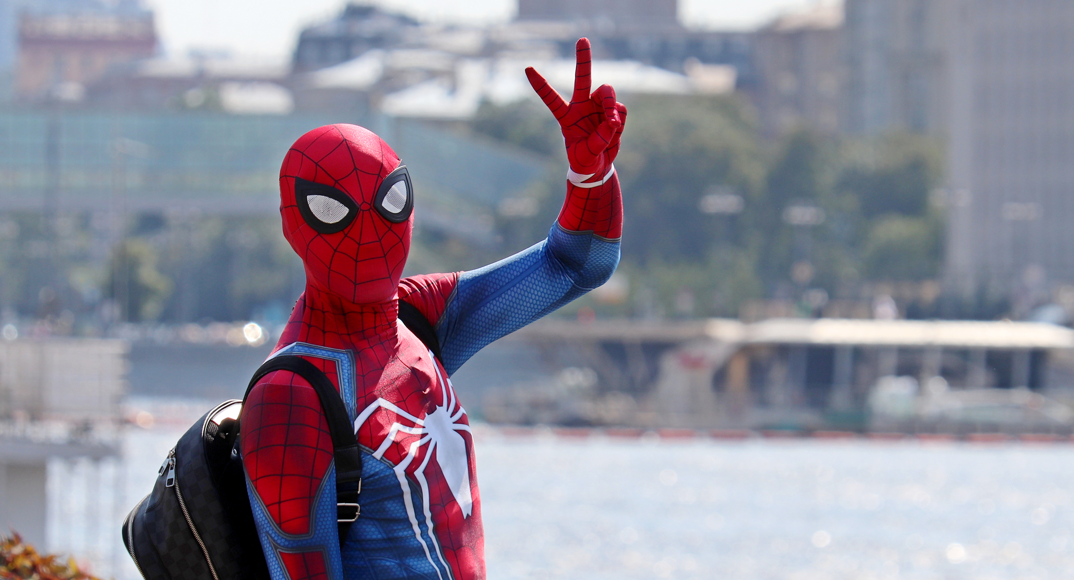 Spider-Man Breaks Up Fight On New York City Street, Bystanders Cheer