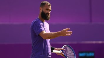 French Tennis Player Benoit Paire Gets Booed And Penalized For Tanking His Wimbledon Match In Hilarious Fashion