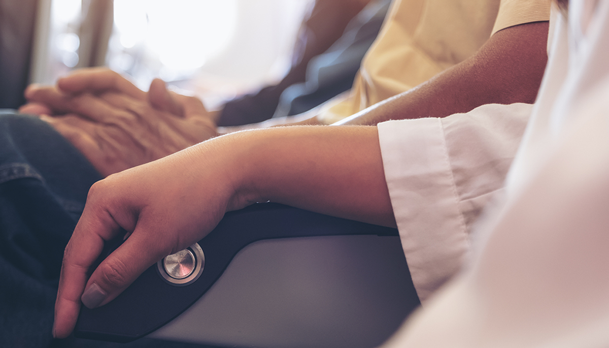 These Are The Official Airplane Armrest Rules The World Needs To Follow