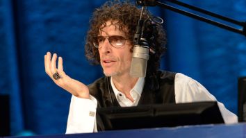Howard Stern Wants To Know If Aaron Rodgers Consulted Joe Rogan Or Actual Doctors About His Injured Toe