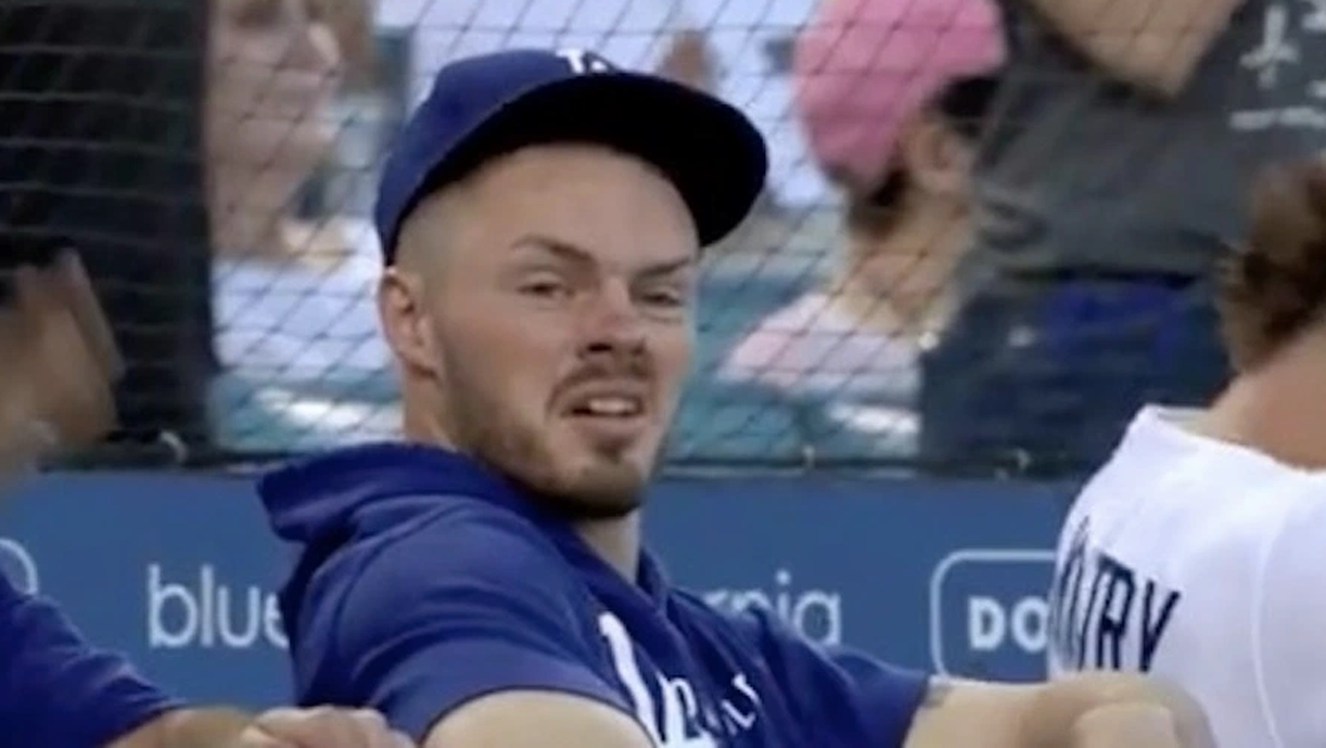 Gavin Lux's Comical Reactions To Dodgers Teammates' Home Run
