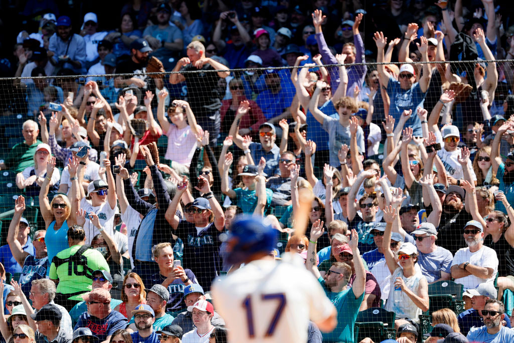 Mariners Fan With Iron Chin Wears Two MASSIVE Punches During Brawl