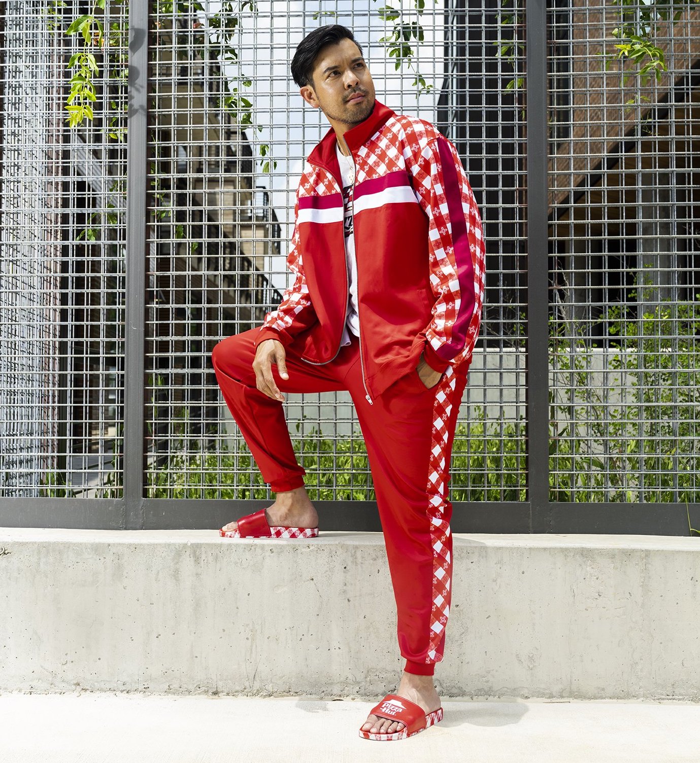 Pizza Hut Is Selling Iconic Red Cups And Other '90s Throwback Items