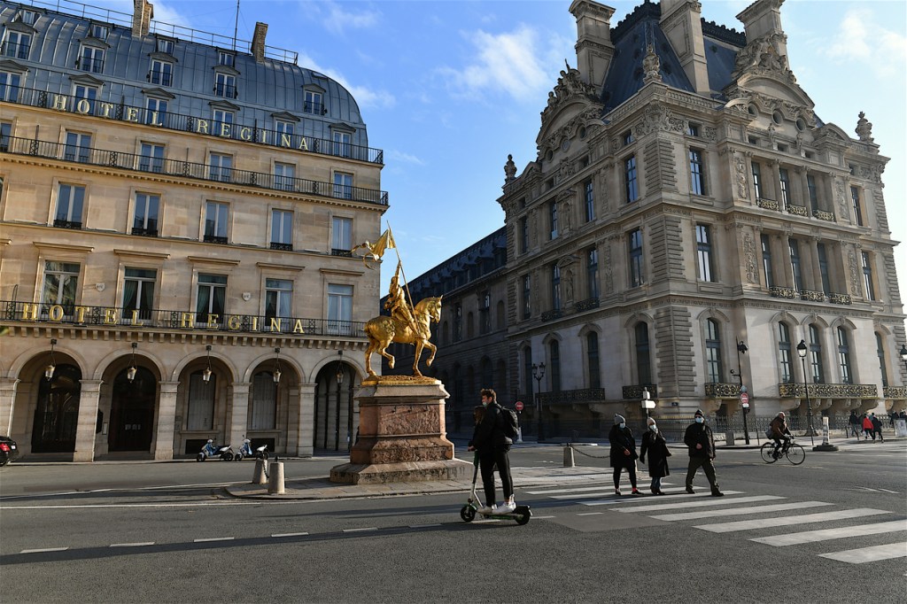 Paris jewelry heist $3.5 million stolen JCVD distracting people