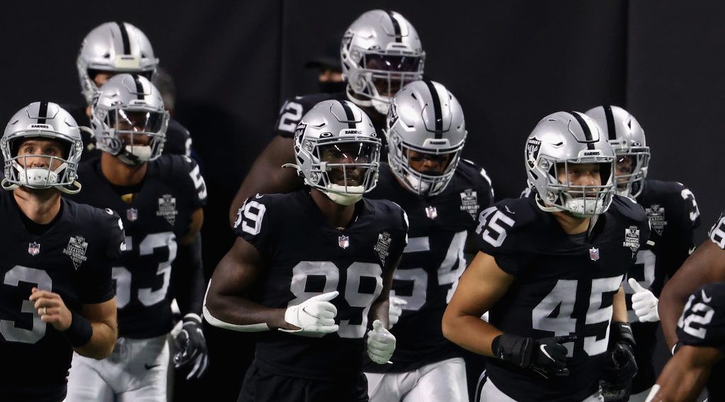Raiders Players, Coaches And Family Accused Of Being Terrible Tippers