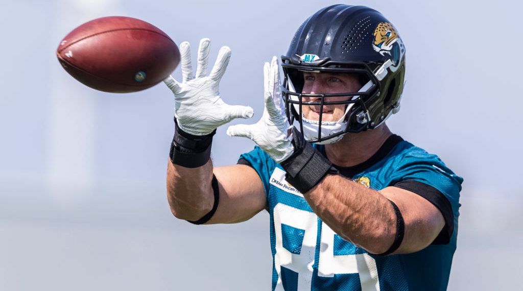 Tim Tebow appears at Jaguars practice sporting new jersey number