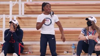 Simone Biles Absolutely Crushed The ‘Smeeze Challenge’ On TikTok Alongside Her US Gymnastics Teammates
