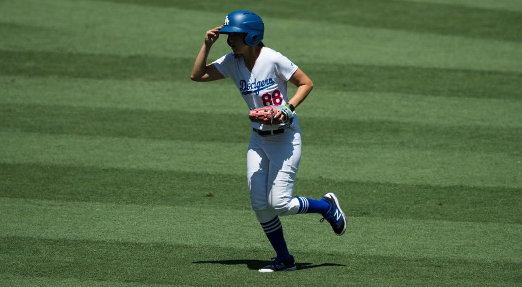 Dodgers ball girl makes play of the game, tackles fan who ran onto field