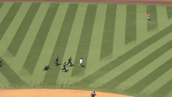 Dodgers Fan On Field Security Guard Pursuit