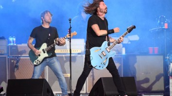 Dave Grohl Brought A Fan On Stage To Play Guitar For ‘Monkey Wrench’ And It Blew The Entire Crowd Away