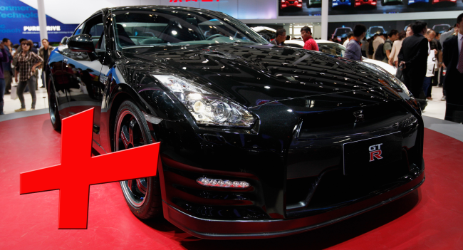 Doctor Uses Nissan GT-R As Ambulance In Life Or Death Situations