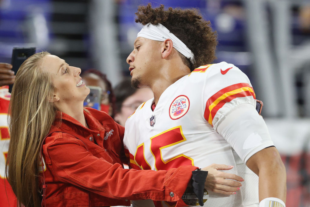 Inglewood, USA. 17th Dec, 2021. Chiefs quarterback Patrick Mahomes screams  after beating the Chargers at SoFi Stadium on Thursday, December 16, 2021  in Inglewood, California. The Chiefs defeated the Chargers in overtime