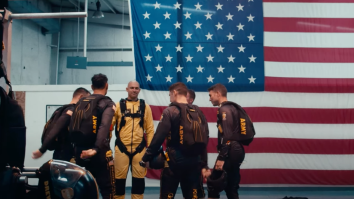 Bears TE Jimmy Graham Went Skydiving With Elite US Army Golden Knights Parachute Team